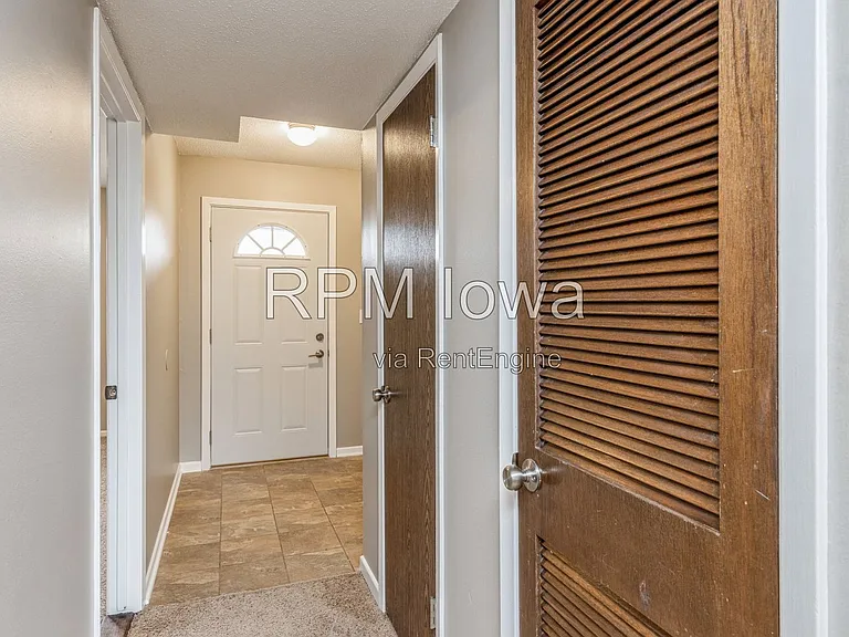 2079 NW Hickory Ln — Photo 3