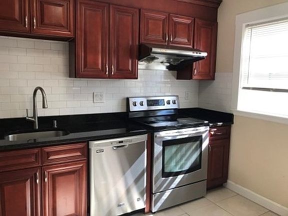 2nd image of 139 Pine St #139