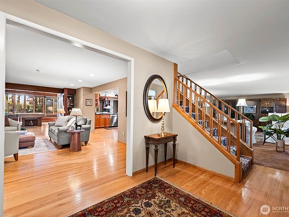 3rd image of 8902 Park Ridge Drive W