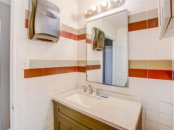 4th image of 11807 Greenmesa Dr