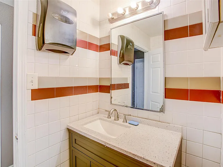 11807 Greenmesa Dr — Photo 4