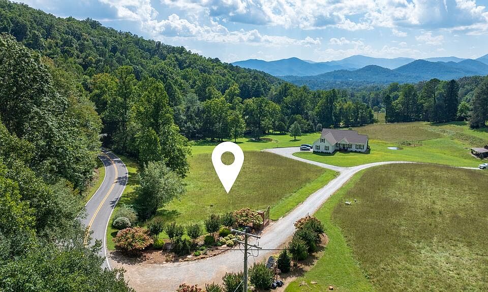1st image of 2 Stonebrook Dr