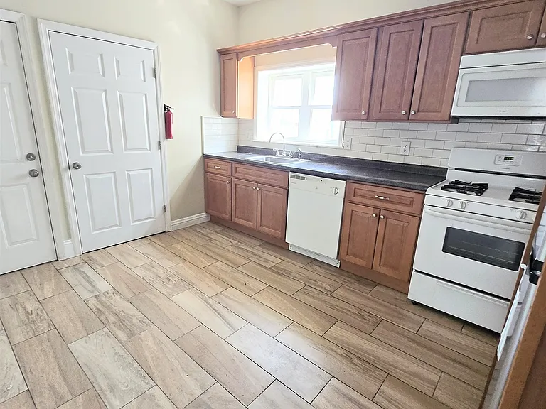 316 Devon St #2 — Photo 4