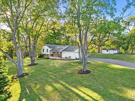 2nd image of 2814 Glade Rd