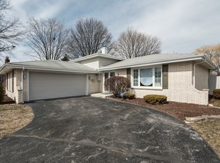 3502 S Manor Dr, Lansing, IL 60438