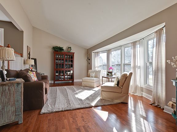 3rd image of 602 Dawes St