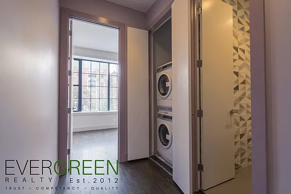 Rented by Evergreen Apartments BK | media 16