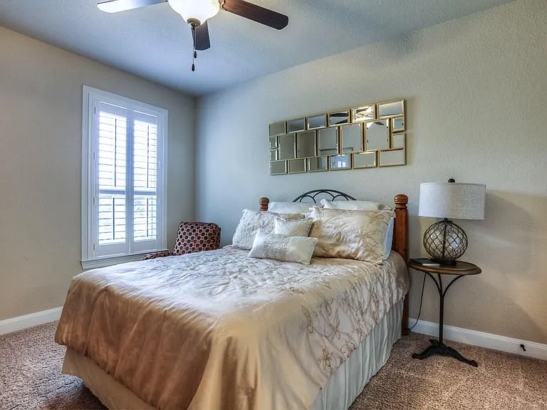154 W Hullwood Ct — Photo 39