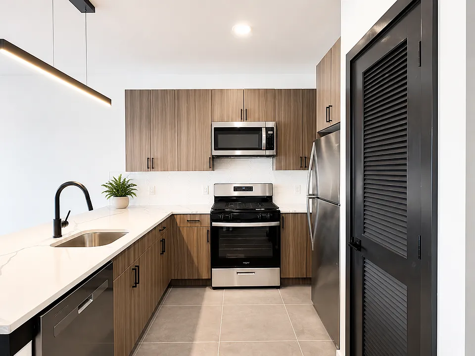131 Mallory Ave #505