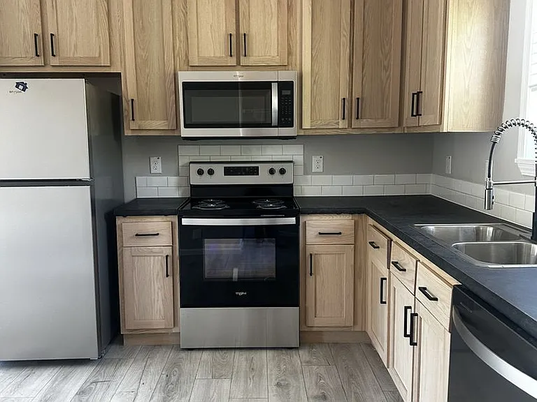 243 Chamberlain Way — Photo 4