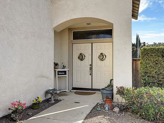 3rd image of 695 Sonoma St