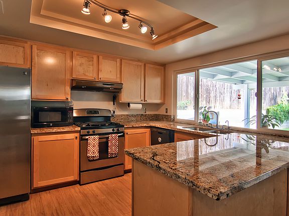 4th image of 7866 Sungarden Dr