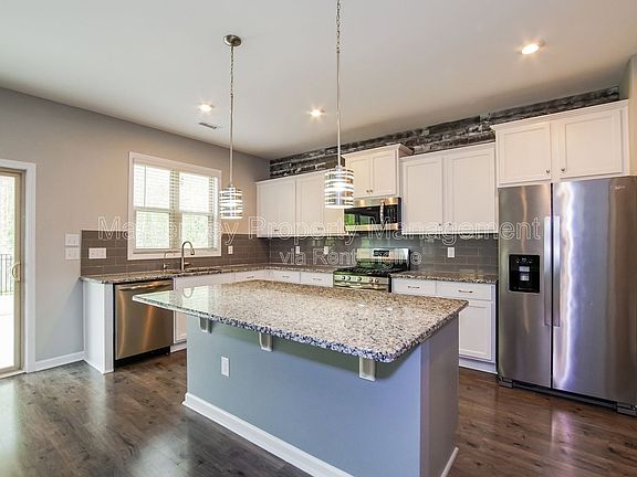 3rd image of 550 W Copenhaver Dr