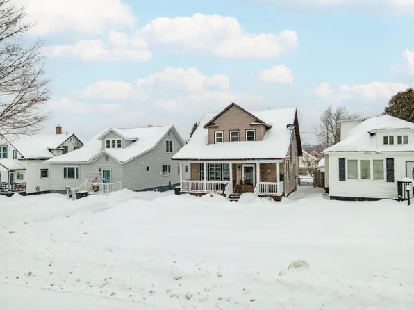 423 Blossom St, Iron River, MI 49935