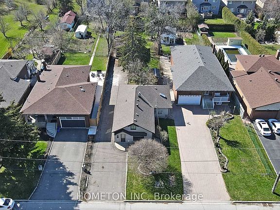 2nd image of 95 Yongehurst Rd