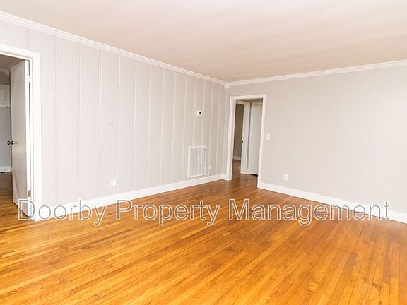 3rd image of 210 S Lovell Ave
