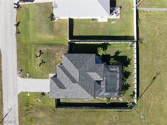 4th image of 539 NW 13th St