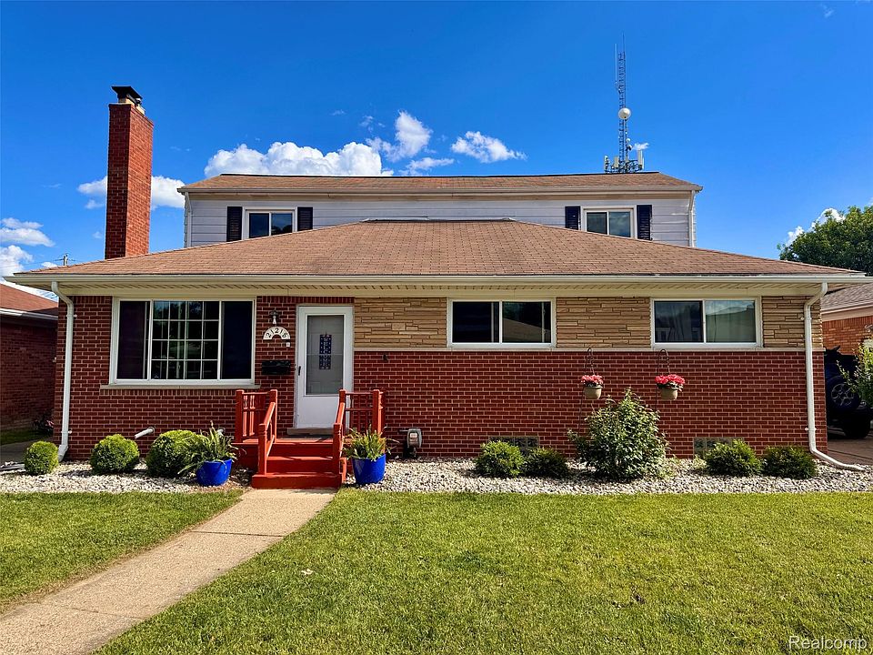 1st image of 21218 Benjamin St
