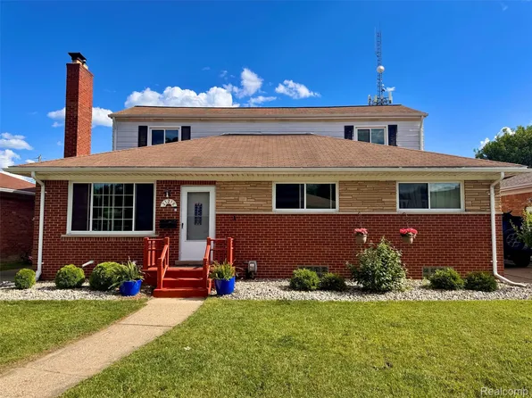 21218 Benjamin St, Saint Clair Shores, MI 48081