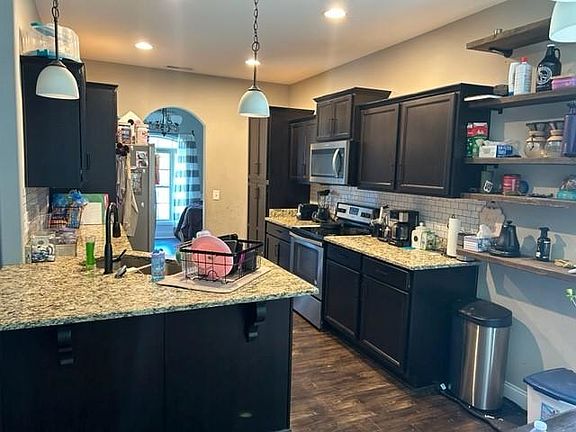 4th image of 185 Towes Ln