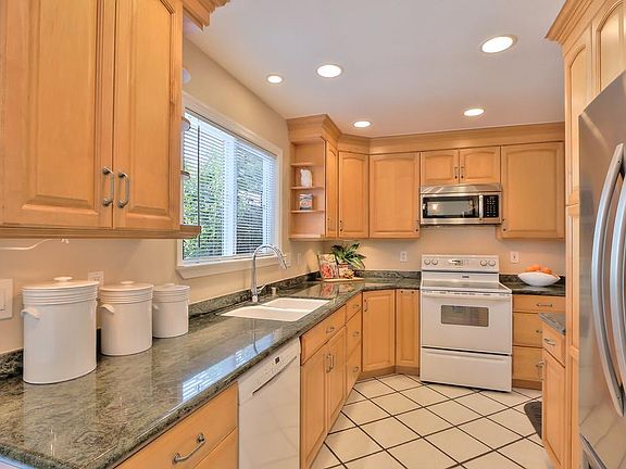 4th image of 5674 Bluegrass Ln