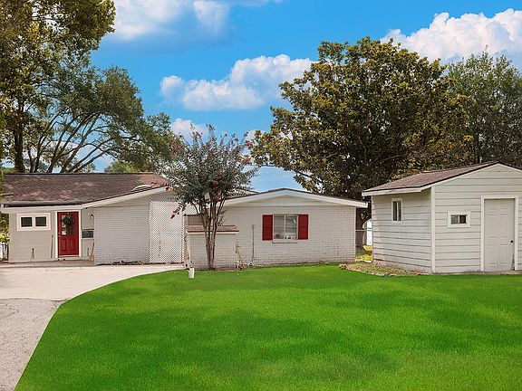 3rd image of 15124 Cozy Cove Ln