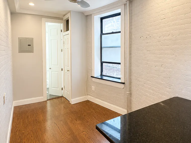 326 E 35th St #2 — Photo 3