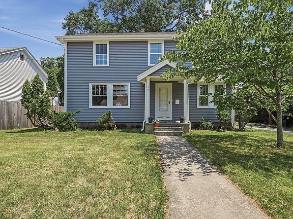 2nd image of 190 Manomet St