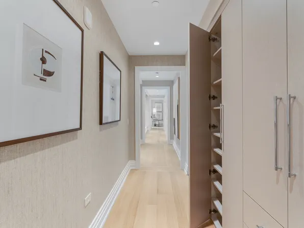 16 Fifth Avenue image 13 of 20