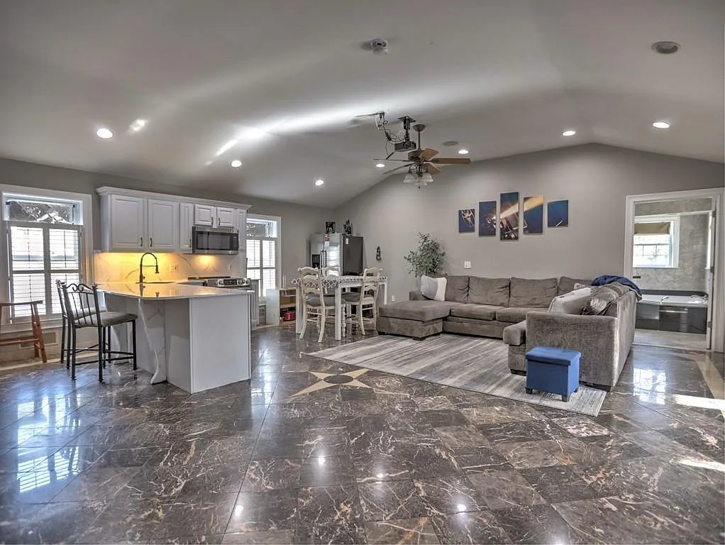 1 bed, 1245 sqft, $1,800 — Photo 4