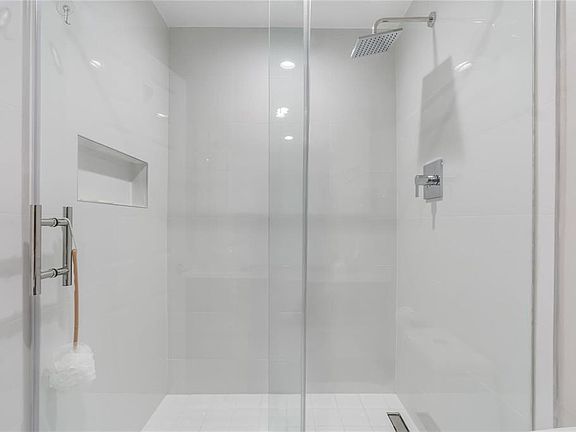 4th image of 4204 Vineyard Cir #2
