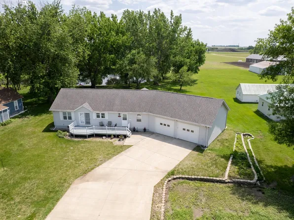 105 W High St, Russell, MN 56169