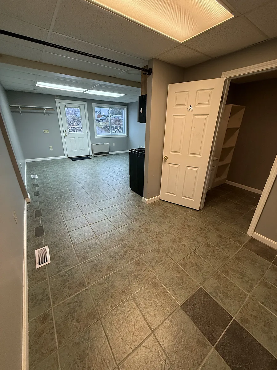 Building Photo - 204 Brown St #4