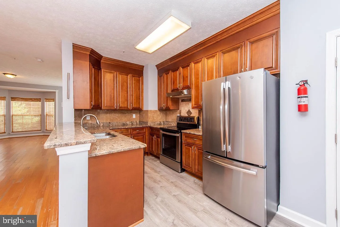 3 bed, 4.0 bath, 2112 sqft, $3,050 — Photo 3