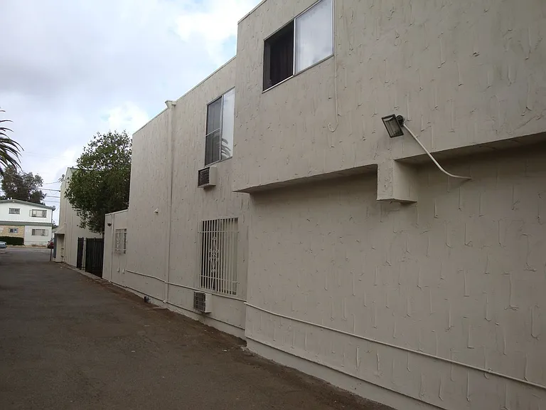 4423 Menlo Ave — Photo 13