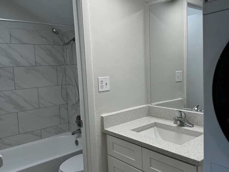 Cocoa Village Flats — Photo 2