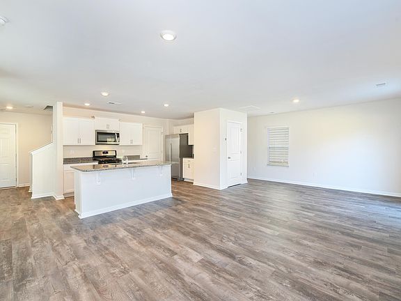 3rd image of 729 Satinwood Cir