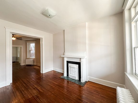 4th image of 2602 Hanover Ave #B