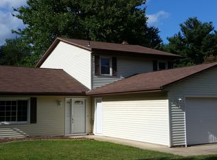 112 Graybark Ln, Amherst, OH 44001