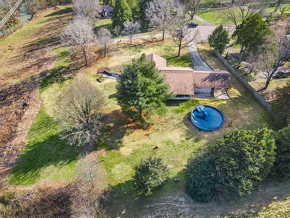 3rd image of 8901 Cedarbrook Ln