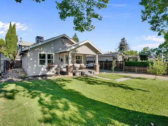 4th image of 403 S Acacia Ave