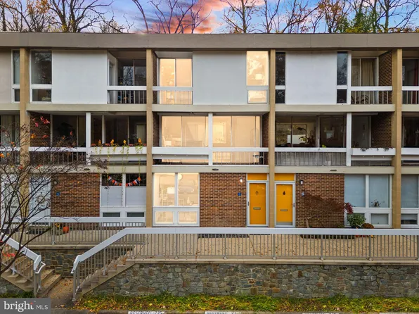 11577 Maple Ridge Rd, Reston, VA 20190