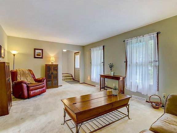 3rd image of 2714 Lancaster Dr