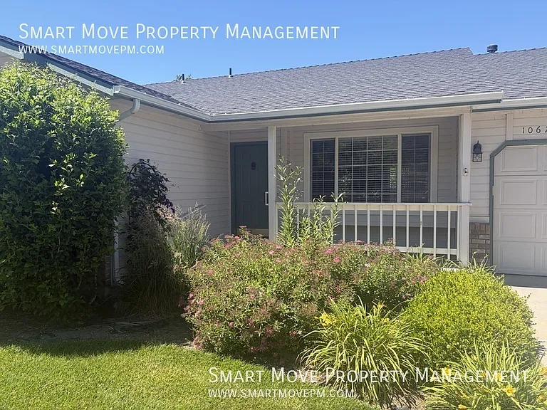 1067 N Crestley Ave — Photo 2