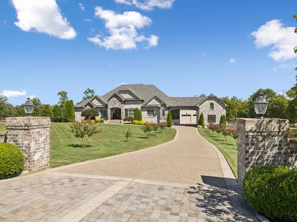 662 Neals Ln, Gallatin, TN 37066