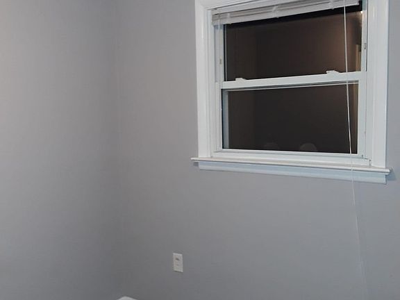 4th image of 333 Winthrop Dr