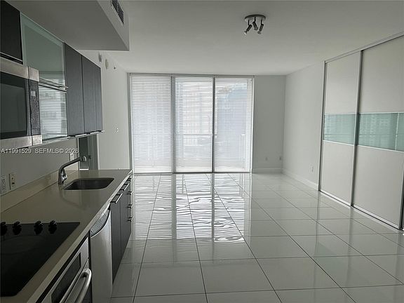 4th image of 90 SW 3rd St APT 3610