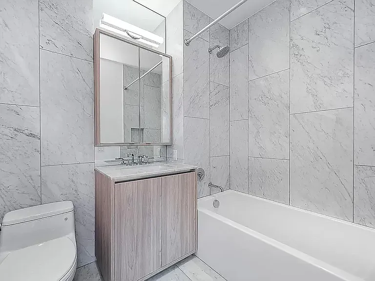 13-33 Jackson Ave #9E — Photo 4