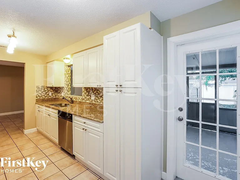 2310 Nellie St — Photo 7