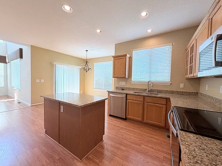 10701 Evondale St — Photo 5